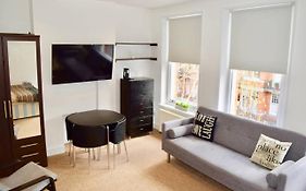 Gorgeous Studio In Trendy London Location